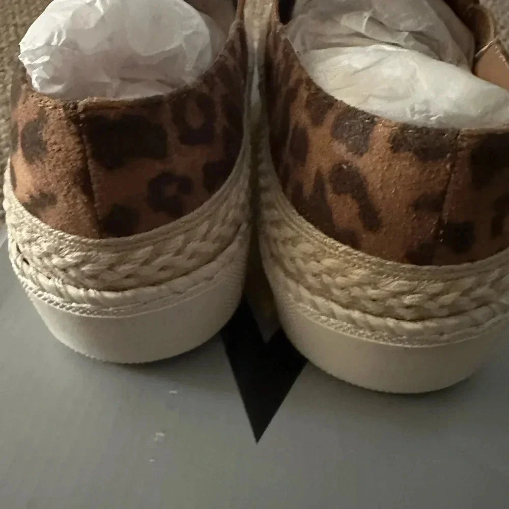 Volatile Bandwagon platform bedazzled shoes Sz 6.5 NWB